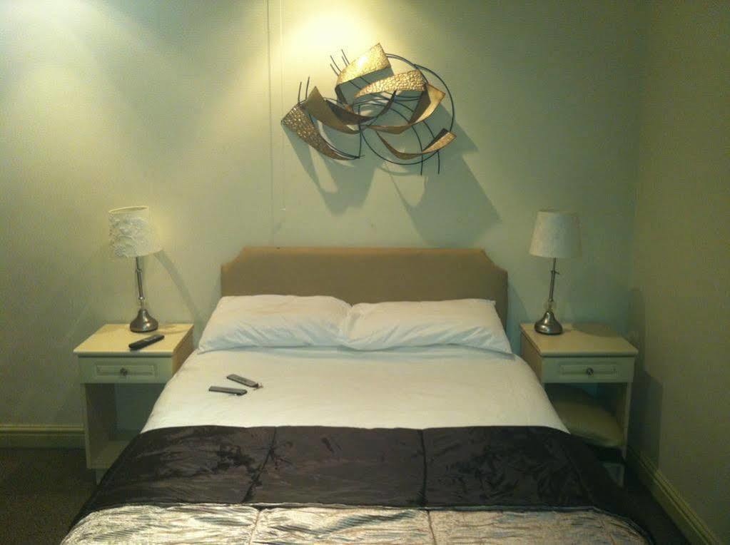 Dimple Well Lodge Hotel Вэйкфильд Экстерьер фото